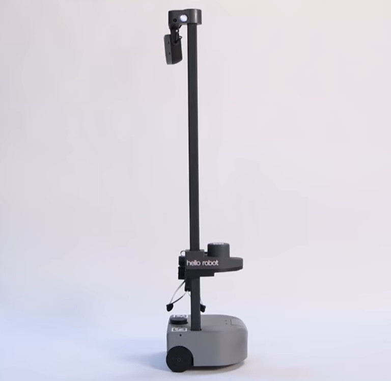 Домашний робот с телескопической рукой